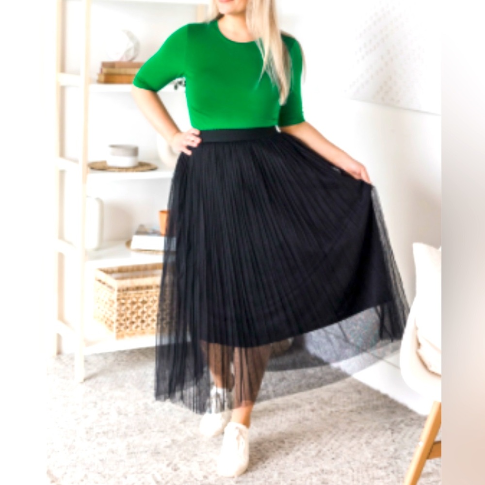 Brand new with tags still on, Zenana black skirt, 3X